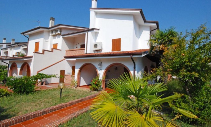 Eraclea Mare Apartment | Pet-Friendly Apartment Lecci-2 with Oceanfront Views