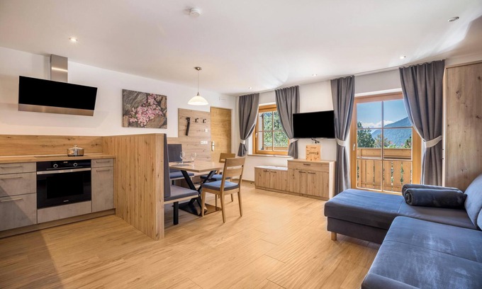 Valles Apartment | Cozy Apartment 'Lechnerhof Murmeltier' with Mountain Views