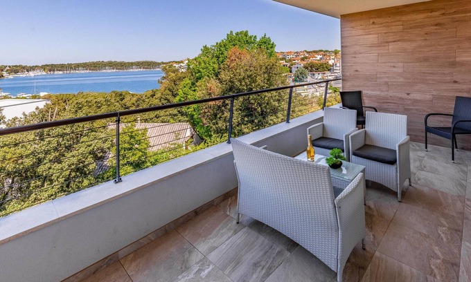 Pomer Apartment | Relax at Apartment Leo with Ocean View & Pool Access