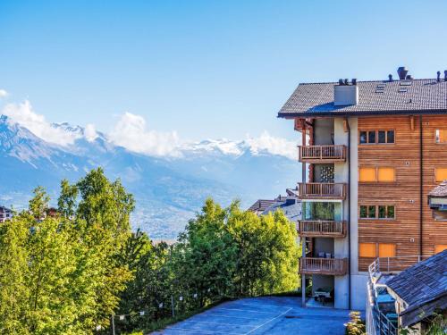 Saint-Pierre-de-Clages Apartment | Family-Friendly Retreat at Apartment Les Chouettes 4