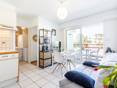 Pontaillac Apartment | Oceanfront Apartment Les Sternes: Family-Friendly Escape