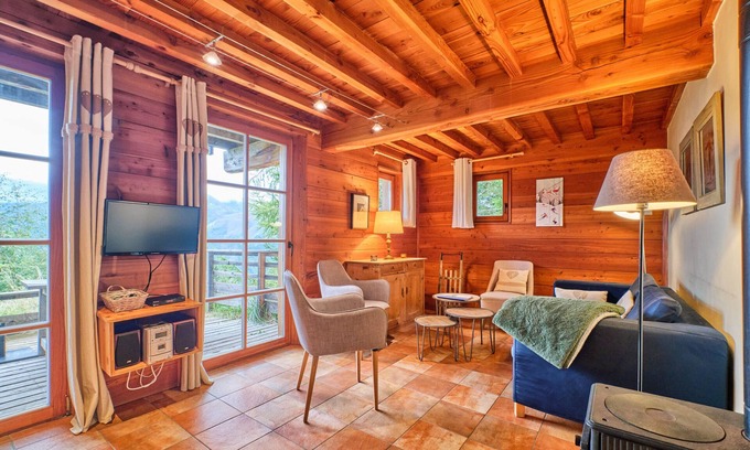 Villard-Reculas Apartment | Apartment 'Les Vallons' with Mountain View, Private Terrace and Wi-Fi