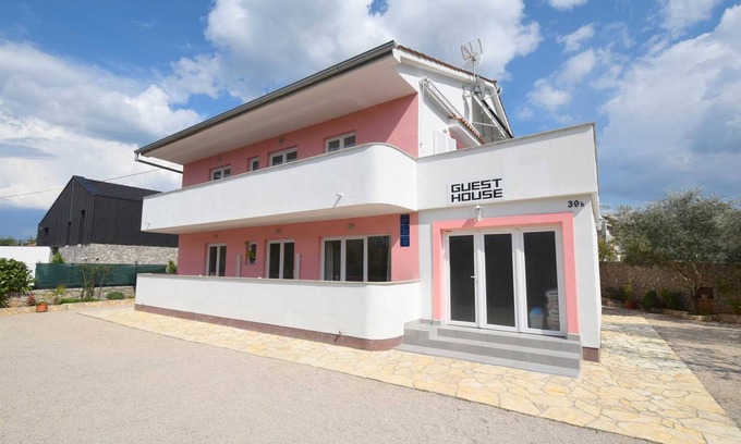 Rasopasno Apartment | Guest Rated Apartment Letizia: Family-Friendly with Kitchen