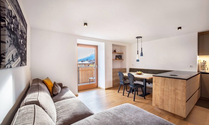 Naz Apartment | Apartment 'Linderhof Panorama Balkon' with Mountain View, Shared Pool and Wi-Fi
