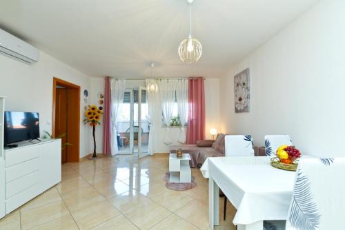 Liznjan Apartment | Top-Rated Family Escape at Apartment Liznjan 2285