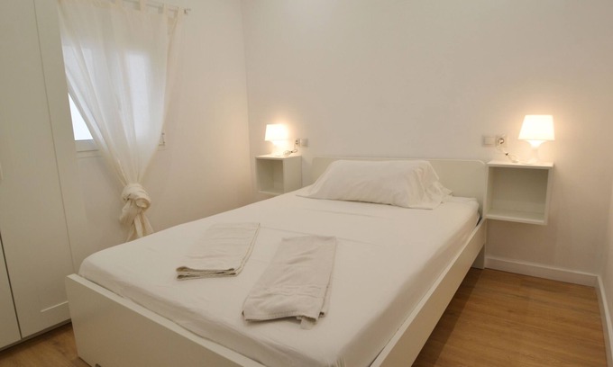 Bons Aires Apartment | Convenient Apartment Near Blanquerna - Family Friendly Stay