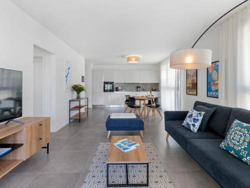 Locarno Apartment | Discover Apartment LocTowers A4-5-4 - Guest Rated 9.8