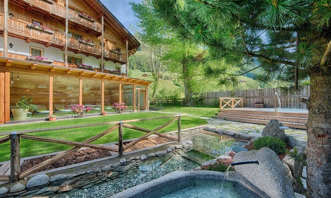 Valle Aurina Apartment | Cozy Apartment "Löfflerblick A Kellerkopf" with Jacuzzi & Views