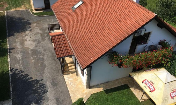 Ostarski Stanovi Apartment | Guest Rated 10/10: Apartment Lorena with Family-Friendly Amenities