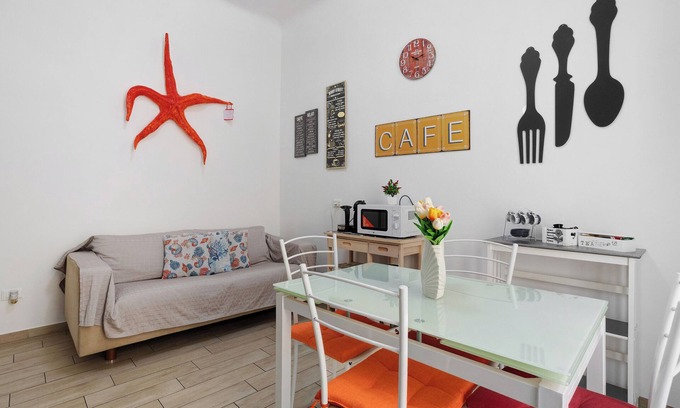 La Spezia Historic Centre Apartment | Apartment 'Ludy' with Balcony, Wi-Fi and Air Conditioning