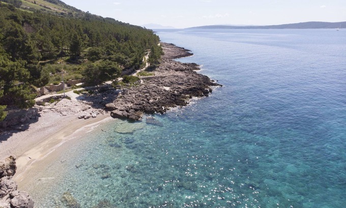 Ivan Dolac Apartment | Cozy Apartment Luka: Pet-Friendly Stay with Breakfast