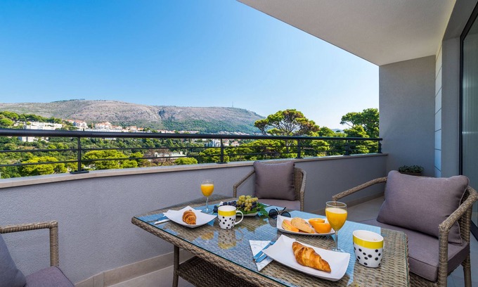 Gorica Apartment | Exquisite Apartment LuNi: 3-Bedroom with Balcony & Views