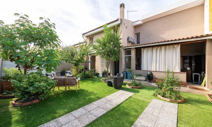 Quartu Sant'Elena House | Apartment 'Luxi Noa' with Private Terrace, Wi-Fi and Air Conditioning