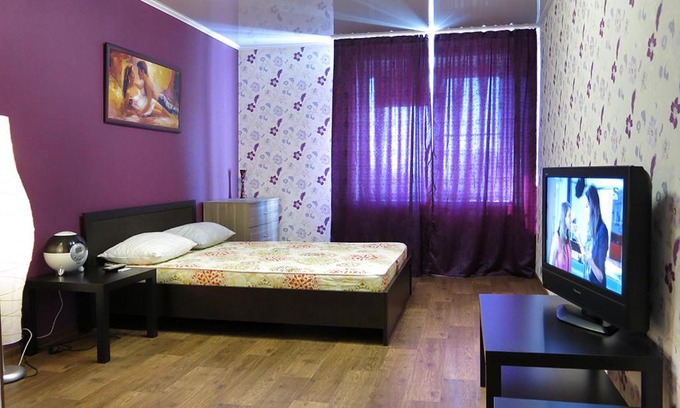 Omsk Apartment | Unwind at Apartment Luxe with Jacuzzi on Maslennikova 45