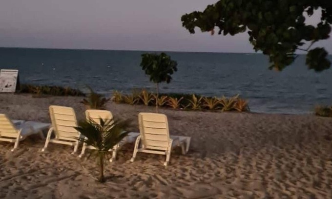 Costa do Descobrimento Apartment | Oceanfront Apartment with Pool & Family-Friendly Comfort