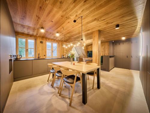 Pec pod Snezkou Apartment | Guest Rated 10/10: Apartment Máj-7 with Family & Pet Amenities