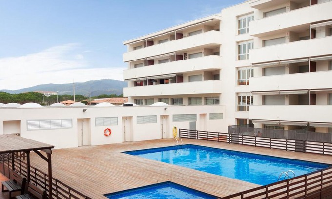Sant Antoni de Calonge Apartment | Serene Oceanfront Stay at Apartment Les Suredes-2