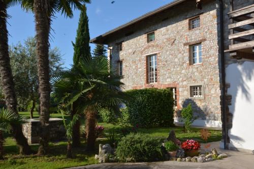 Colugna Apartment | Guest Rated Apartment Magalita: Oceanfront Bliss Awaits