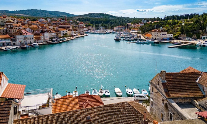 Milna (Brac) Apartment | Oceanfront Apartment with Magical Views & Family Amenities