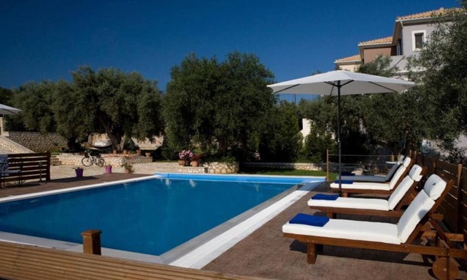 Kavallos Apartment | Relaxing Apartment 'Maistros' with Pool and Ocean View