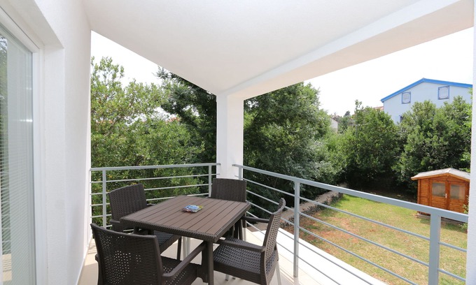 Silo Apartment | Oceanfront Apartment Majcen: Family-Friendly in Silo