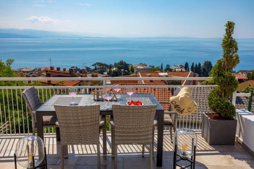 Opatija Apartment | Stunning Oceanfront Retreat at Apartment Mak - 4 Stars, 9.9/10