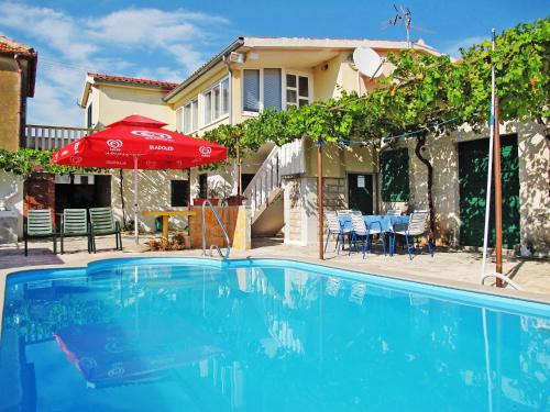 Primosten Apartment | Guest Rated 10/10: Apartment Mali Ive - PME300 with Pool