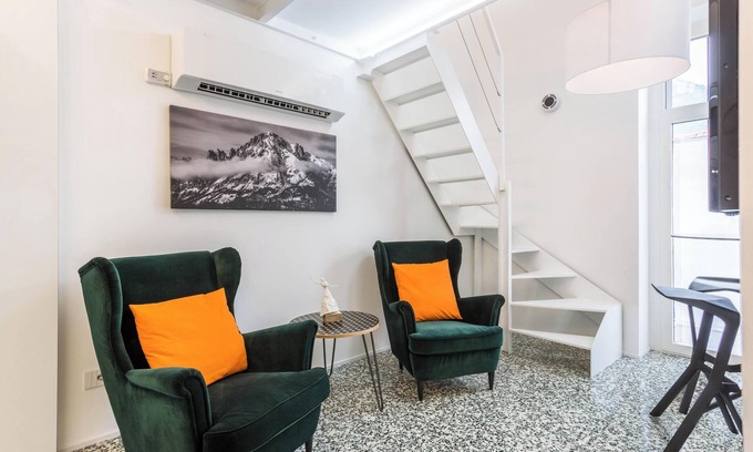 Lecco Apartment | Discover Oceanfront Apartment "Mandello" with 10/10 Rating