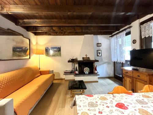 Giustino Apartment | Apartment Mansarda al Doss by Interhome