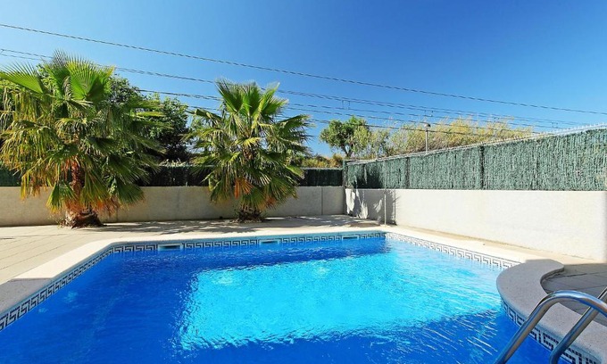 Vilafortuny Apartment | Cozy Apartment Mar Cambrils: Pool & Oceanfront Views