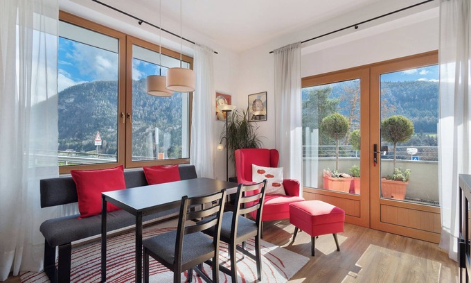 Muhlbach Apartment | Apartment 'Maria Beatrice Rosso' with Lake View, Private Terrace and Wi-Fi