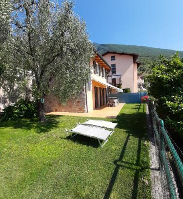 Assenza Apartment | Highly Rated Apartment Maria: Family & Pet Friendly Stay