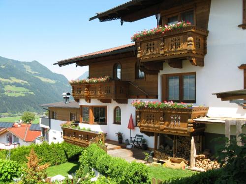 Holdernach Apartment | Child-Friendly Apartment Marianne - Rated 10/10 for Comfort