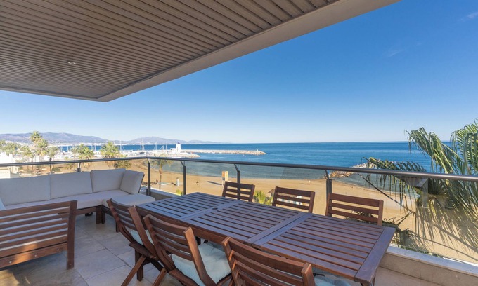 Castillo de Sabinillas Apartment | Sea View Apartment "Marina Castillo 334 Duquesa" with Pool