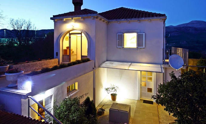 Cilipi Apartment | Discover Apartment Marita: Family-Friendly with Breakfast