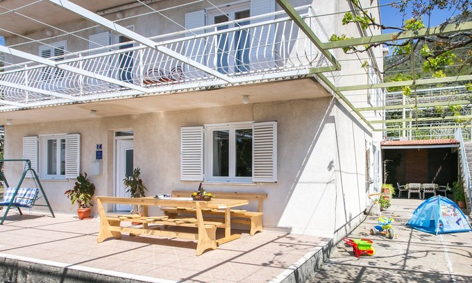 Brsecine Apartment | Inviting Apartment Marko: Three-Bedroom Sea View Retreat