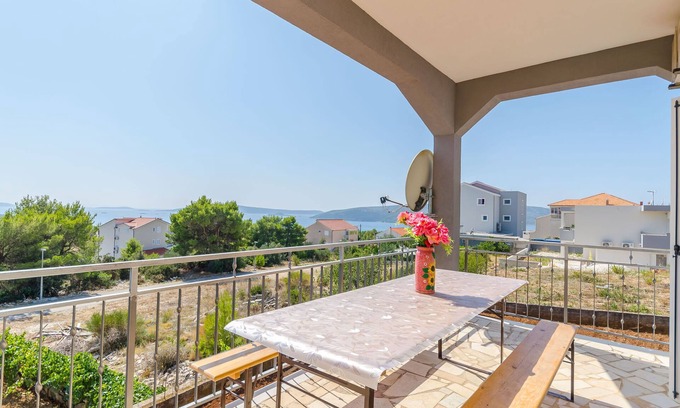 Seget Vranjica Apartment | Seget Donji Escape: Apartment Markovic with Ocean View