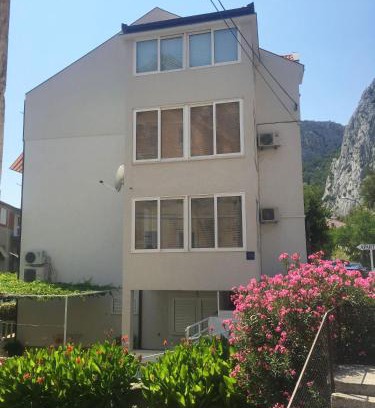Omis Apartment | Guest Rated: Apartment Mate - Ideal for Families