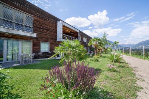 Cermes Apartment | Discover Apartment Matthäus: Pet and Child-Friendly Retreat