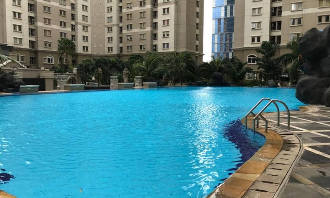 Tanjung Duren Utara Hotel | Relax in Apartment Mediterania I with Pool and Restaurant