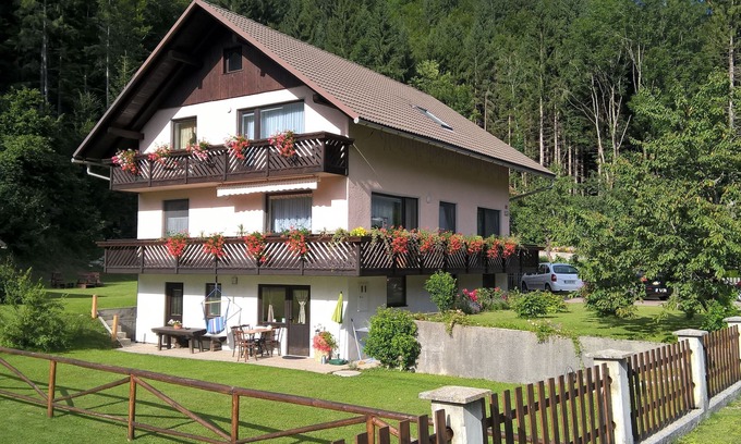 Ratece Apartment | Ideal Apartment Mertelj: 2 Bedrooms with Terrace & Kitchen