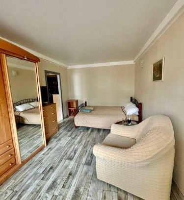 Dniprovs'kyi District Apartment | Pet-Friendly Haven at Apartment Budivelnykiv 22/11
