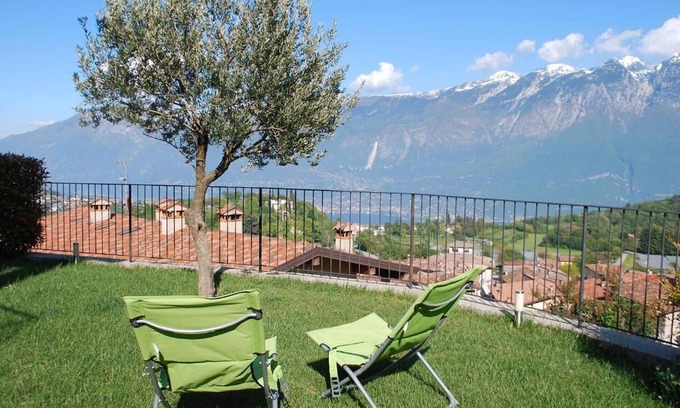 Prabione Apartment | Apartment 'Michela 4' with Lake View, Private Garden and Wi-Fi