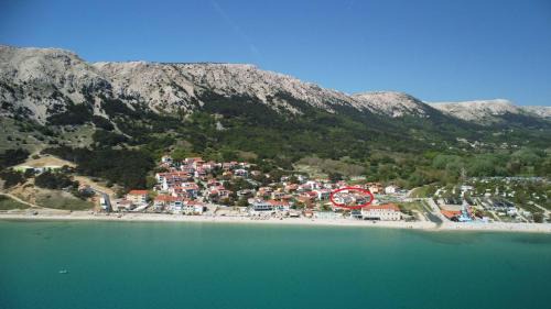 Baska Apartment | Family-Friendly Retreat at Apartment Miculinic Beach