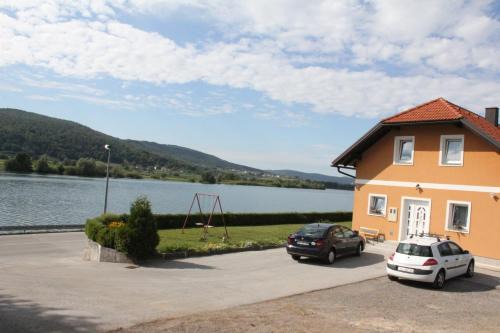 Ogulin Apartment | Oceanfront Apartment Mihalic: 4-Star Gem with Ocean Views