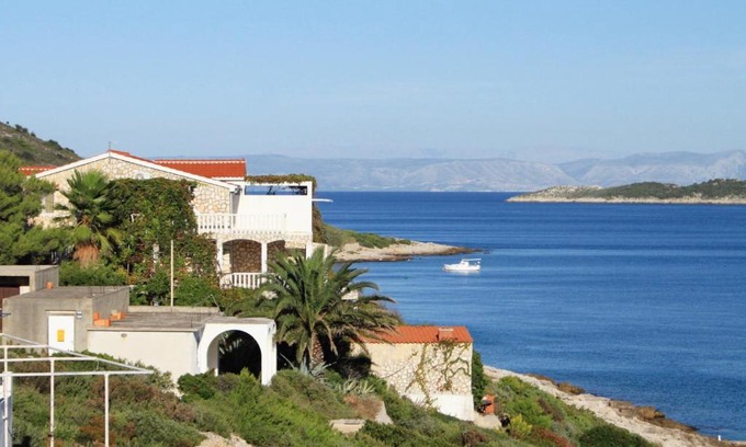 Milna Apartment | Cozy Apartment Milna 2461c with Oceanfront Views