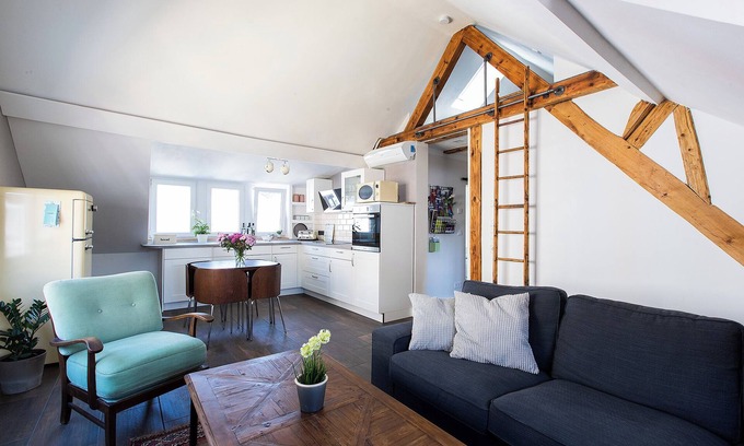 Pfaffendorf Apartment | Inviting Apartment MILO: Air-Conditioned in City Center