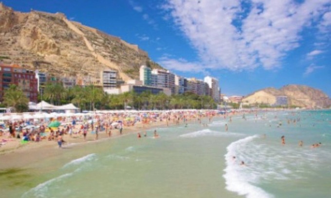 Sant Blai Apartment | Apartment 'Mini Loft' with Balcony, Wi-Fi and Air Conditioning