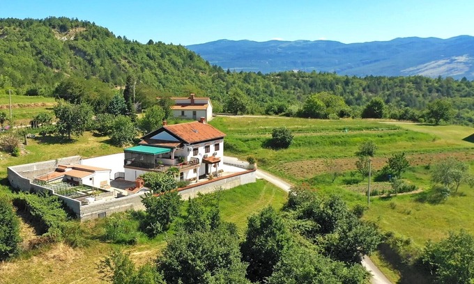Cerovlje Apartment | Spacious Apartment Mirella for 6 in Central Istria