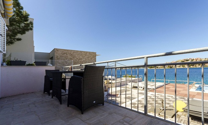 Podglavica Apartment | Rogoznica Retreat: Apartment Mirjana with Pool & Ocean View